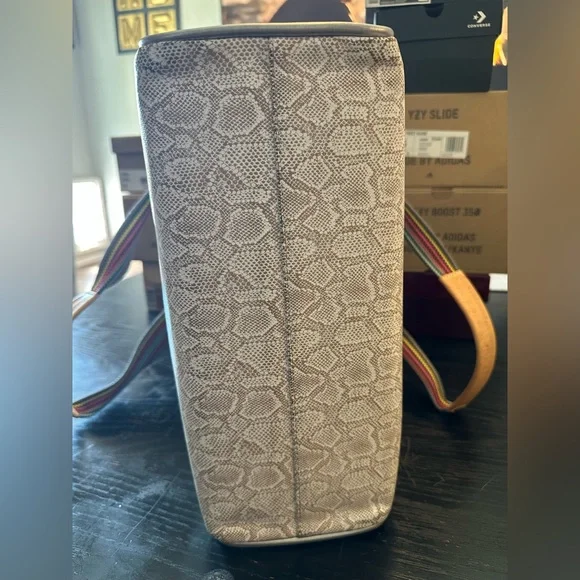 Authentic Consuela Classic Tote - Picture 15 of 16